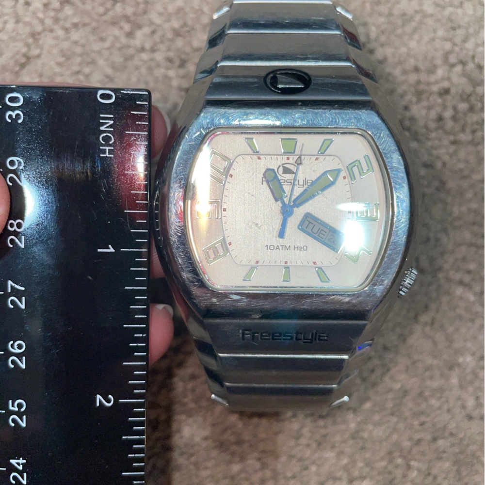 Freestyle men’s Watch. Silver band.